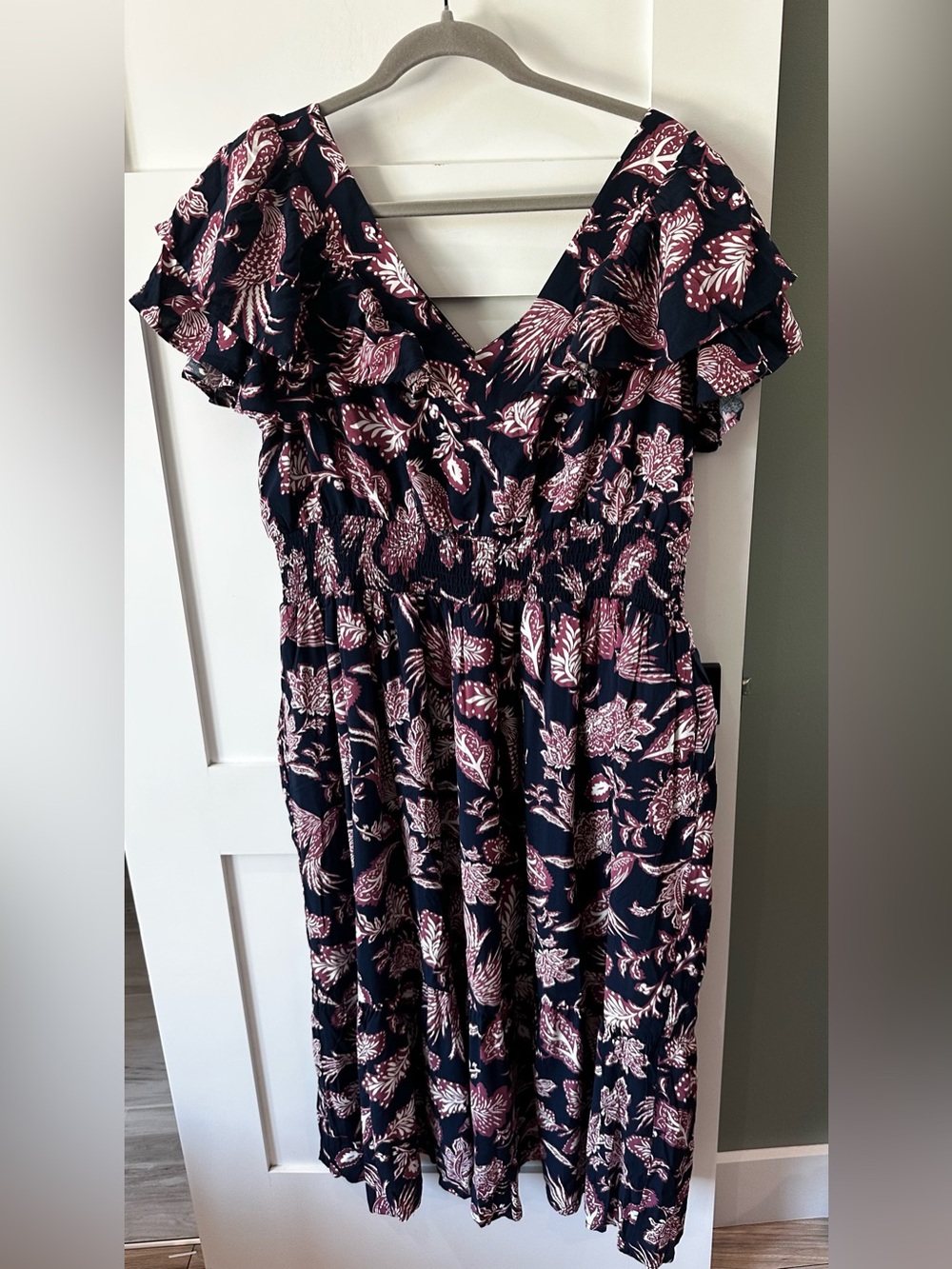 NWT Bohemian midi dress V-neckline and ruffled cap sleeves.smocked Waist XL